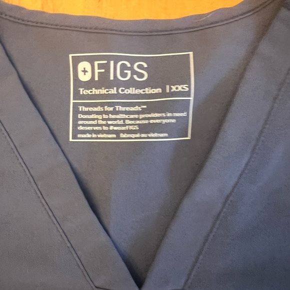 FIGS Casma Three Pocket Scrub Top, Space Navy (Size XXS) - Picture 3 of 4
